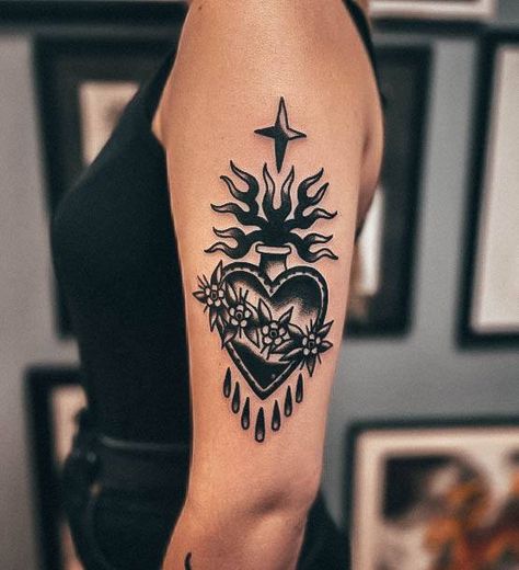 American Traditional Rosary Tattoo, Sacred Heart Blackwork, Black Sacred Heart Tattoo, American Traditional Religious Tattoo, Sacred Heart Back Tattoo, Flaming Heart Tattoo Traditional, Italian Traditional Tattoo, American Traditional Sacred Heart Tattoo, Immaculate Heart Tattoo