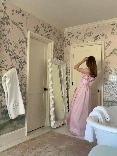 Girly Photography Cute, Balletcore Outfits, Grandmillennial Aesthetic, Pink Balletcore, Big Roses, Cabin 10, Grandmillennial Style, Pink Feminine, Charlotte York