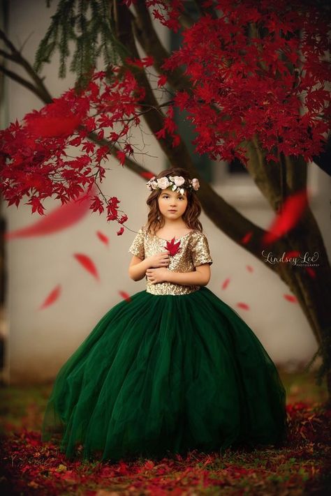 Green And Gold Outfit, Enchanted Forrest Wedding, Xmas Dresses, Forest Green And Gold, Hunter Green Wedding, Green Flower Girl Dresses, Princess Tutu Dresses, Olive Green Weddings, Baby Tutu Dresses