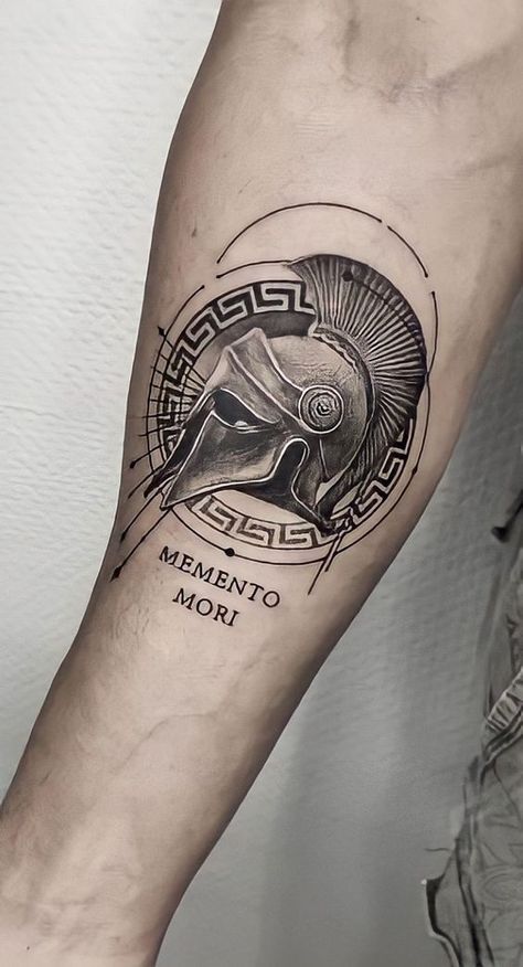 Discover everything behind the philosophy of the Memento Mori tattoo – an artwork that can change your mindset. Memento Mori Tattoo Ideas, Tatuaje Trash Polka, Memento Mori Tattoo, Roman Tattoo, Gladiator Tattoo, Unique Tattoos For Men, Helmet Tattoo, Spartan Tattoo, Simple Tattoos For Guys