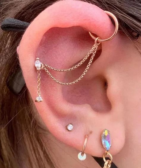 Classy Industrial Piercing, Pretty Industrial Piercing, Cute Industrial Piercing Jewelry, Dainty Industrial Piercing, Vertical Industrial Piercing, Industrial Piercing Ideas, Industrial Piercing Aesthetic, Ear Mapping, Chain Industrial Piercing