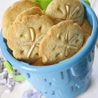 sand dollar cookies in beach pail http://www.completely-coastal.com/2010/11/pillsbury-cookie-recipe-for-sand.html Pillsbury Cookie Recipes, Chessman Cookies, Sand Dollar Cookies, Easiest Cookies, Pillsbury Cookies, Margarita Party, Fruit Board, Pillsbury Dough, Sue Spargo