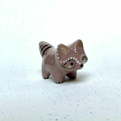 Old Garage, Clay Figurine, Clay Animals, Ceramic Animals, Clay Art Projects, Cute Clay, Clay Jewelry Diy, Clay Figures, Fimo Clay