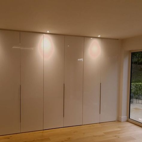 Book Free Design Visit on Call us at 07985355647 or 02034883347 and speak to our expert designer about your requirements. Luton White High Gloss Wardrobe features Alpine White High Gloss Finish for the doors and for the internals Textile Grey finish with Black Profile handles and internal LED lights to illuminate the inside of the wardrobe. High Gloss Laminate Wardrobe, Profile Handle Wardrobe, White Fitted Wardrobes, High Gloss Wardrobe, Cupboard Ideas Bedroom, Profile Handles, Cloakroom Ideas, Black Profile, Wall Wardrobe