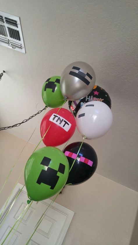 Minecraft Birthday Balloons, Diy Minecraft Gifts, Minecraft Balloons, Diy Minecraft Decorations, Minecraft Birthday Decorations, Balloon Party Games, Diy Minecraft Birthday Party, Minecraft Party Decorations, Christmas Balloon Decorations