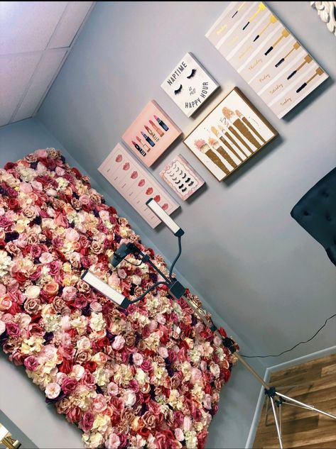 Flower wall selfie station makeup lights flowers makeup makeup artist Salon Selfie Station, Selfie Wall Ideas, Makeup Room Decor Wall, Makeup Lights, Makeup Studio Decor, Selfie Station, Beauty Room Salon, Esthetician Room Decor, Esthetics Room