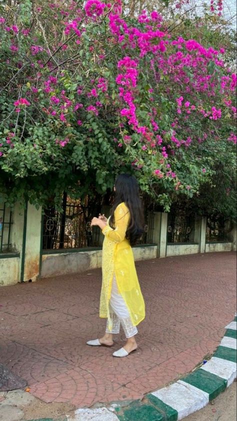 📌Pin/Roshnii🌙 Girls Dpz Stylish, Embroidery Kurti, Chikankari Embroidery, Stylish Aesthetic, Face Aesthetic, Boutique Design, Girls Dpz, In London, Yellow