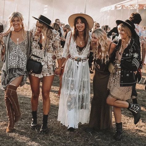 Look Lollapalooza, Woodstock Outfit, Mode Coachella, Bonnaroo Outfits, Boho Festival Outfit, Stile Boho Chic, Look Festival, Fest Outfits, Music Festival Fashion