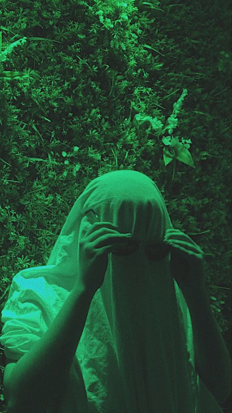 Green Ghost Aesthetic, Room Aesthetic Dark, Ghost Trend, Ghost Aesthetic, Green Ghost, Green Halloween, Christmas Ghost, Anime Lock Screen Wallpapers, Color Design Inspiration