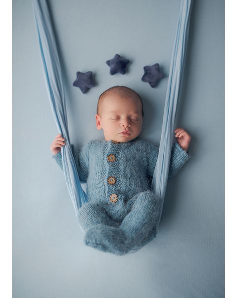 New Born Baby Boy Pics Ideas, Newborn Baby Boy Photoshoot Idea, Newborn Photoshoot For Baby Boy, Easy Diy Newborn Pictures, Newborn Baby Boy Shoot, 5 Month Boy Photo Shoot, Newborn Picture Ideas Boy, New Born Pictures Baby Boy, Newborn Boys Photoshoot