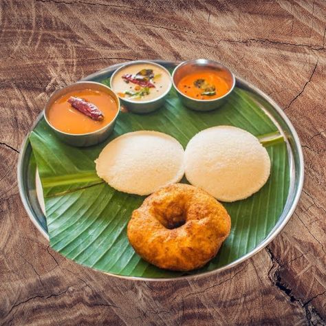 Its South Tiffins idli vada Idli Vada, South Indian Food, Foodie Food, Indian Food, Indian Food Recipes, Food Photography, Fruit, Photography, Quick Saves