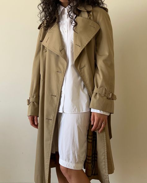 Burberry classic trench coat with belt Made in England Good condition Fits S-M $335/ 25 000₽/ 120 000֏ 🌎 Worldwide shipping Burberry Classic, Coat With Belt, Burberry Trench, Burberry Trench Coat, Classic Trench Coat, Burberry, Trench Coat, England