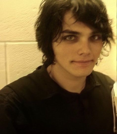 Gerard Way Pfp, Princesa Emo, Emo Icons, Naturally Pretty, Gerard And Frank, Gerald Way, Emo Men, I Love Mcr, Mikey Way