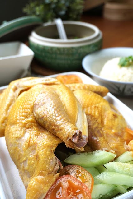 Hainan Chicken Rice, Hainan Chicken, Hainanese Chicken Rice, Asian Fish Recipes, Rice Side Dish Recipes, Hainanese Chicken, Steamed Chicken, Meat Diet, Rice Side Dishes