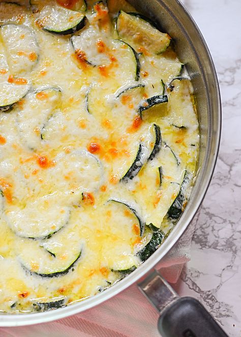 Cheesy Zucchini Gratin! (Low Carb) - My Incredible Recipes Zucchini Sides, Crockpot Low Carb, Soup Recipes Crockpot, Low Carb Ideas, Cook Zucchini, Recipes Crockpot Healthy, Zucchini Bake, Zucchini Gratin, Keto Cupcakes