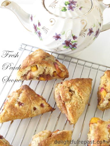 Fresh Peach Scones / www.delightfulrepast.com Peach Scones Recipe, Peach Scones, Sweet Treats Desserts, Peach Recipe, Recipe Community, Pretty Party, Cake Donuts, Scone Recipe, Looks Yummy