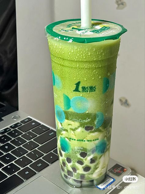 Summer Drink Aesthetic, Aesthetic Boba Tea, Boba Tea Aesthetic, Matcha Milk Tea, Aesthetic Boba, Drinks For Summer, Tea Jelly, Boba Tea Recipe, Food Set Up