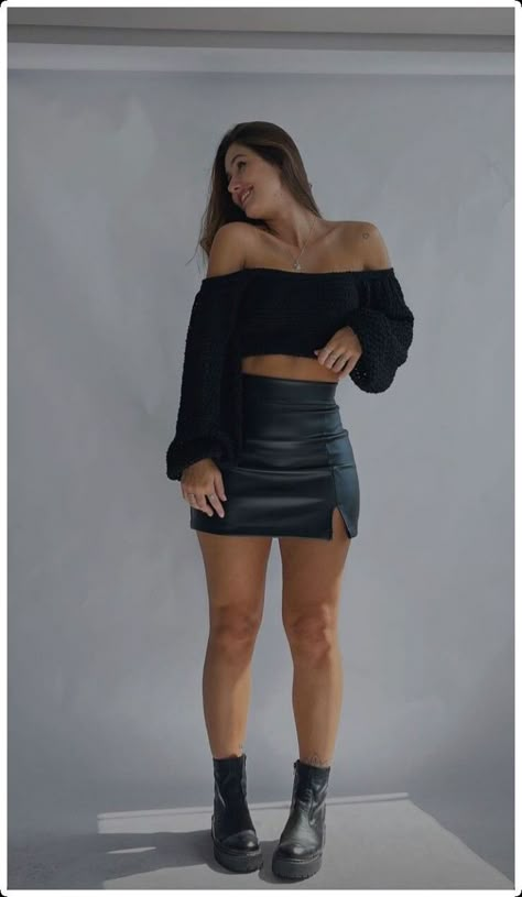 Skirt Party Outfit Night, Leather Skirt Night Out, Leather Skirt Outfit Party, Leather Skirt Fall Outfit, Plus Size Night Out Outfit Clubwear, Black Skirt Outfit Party, Black Mini Skirt Outfit Night, Leather Skirt Outfit Party Night, Skirt Party Outfit