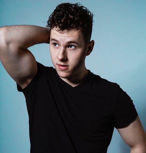 Nolan Gould, G Man, Man Go, Modern Family, Favorite Celebrities, Gq, Hair Cuts, Celebrities, Hair