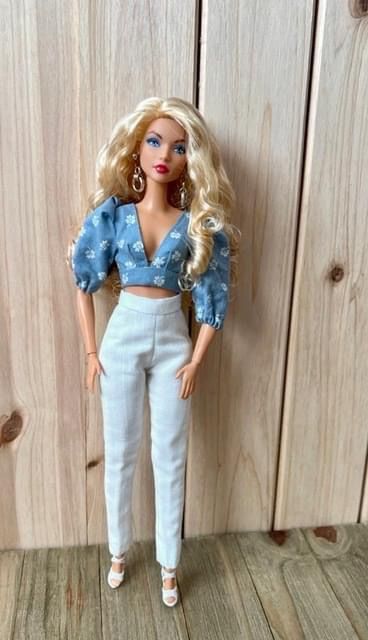 Barbie Signature Looks, Barbie Ideas, Barbie Doll Clothing Patterns, Barbie Dress Fashion, Barbie Clothes Patterns, Barbie Collection, Signature Look, Barbie Dress, Doll Clothing