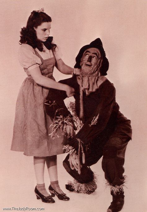 Dorothy And Scarecrow, Tongue Emoji, Wizard Of Oz Play, Wizard Of Oz Movie, Wizard Of Oz 1939, Oz Movie, Broadway Plays, Daisy Mae, The Wonderful Wizard Of Oz