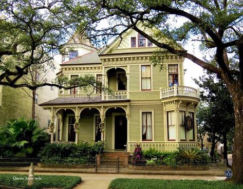 Queen Anne Style House, Restored Victorian Homes, New Orleans Style Homes, New Orleans Garden District, Modern Log Cabins, Victorian Windows, Queen Anne House, Victorian Porch, Victorian House Plans