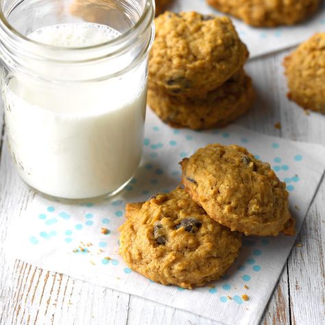 Pumpkin Chip Cookies Recipe | Taste of Home Pumpkin Chip Cookies, Pumpkin Spice Chocolate, Easy Christmas Cookies, Soft Ginger Cookies, Pumpkin Chip, Quick Cookies Recipes, Chocolate Chip Cookie Mix, Fall Baking Recipes, Spiced Chocolate