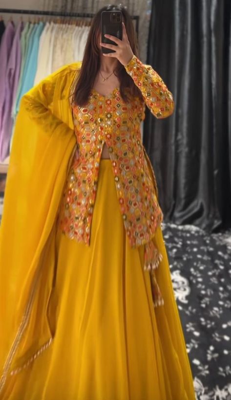 Yellow Colour Dress For Haldi, New Design Lehenga, Design Lehenga, Haldi Dress, Haldi Outfits, Party Wear Gowns, Haldi Outfit, Frocks Design, Lehenga Designs Simple