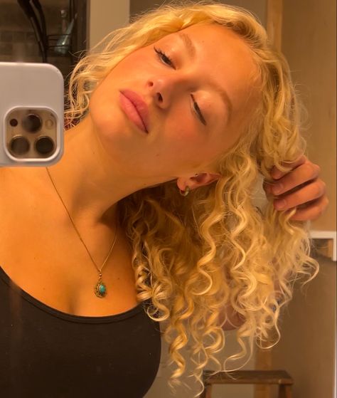 curly hair for fall blonde hairstyles blonde curly hair Pillow Soft Curls, Hair For Fall, Miss Jessies, Hairstyles Blonde, Fall Blonde, Blonde Curly Hair, Blonde Hairstyles, Hairdos For Curly Hair, Curl Cream