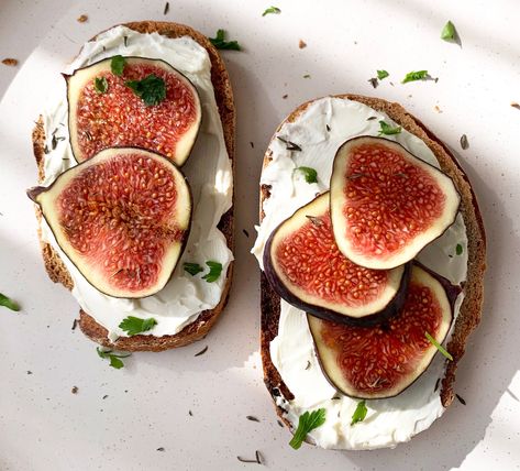 Cream Cheese & Fig Toast | Easy Breakfast The perfect breakfast for a warm summer day or a winter pick me up. Light, flavoursome, delicious and super easy to make. Fig Toast Breakfast, Cream Cheese On Toast, Fig Toast, Figs Breakfast, Cream Cheese Toast, Cream Cheese Sandwiches, Cheese Toast, Fig Recipes, Breakfast Toast