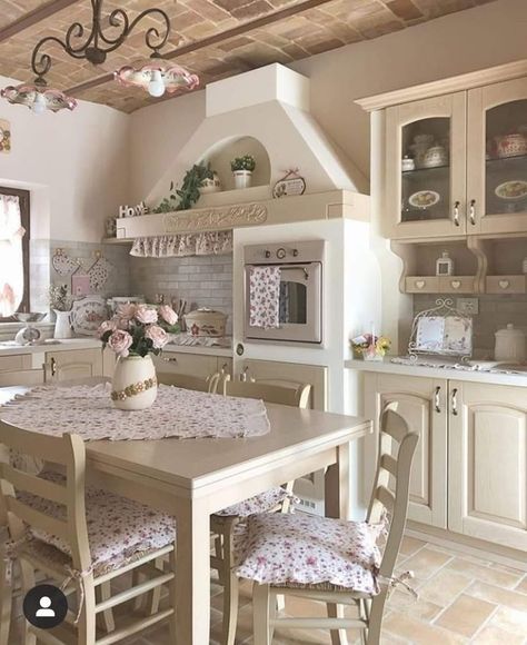 Garden Shower, Dream Life House, Vintage Farmhouse Kitchen, Dream House Rooms, Small Bathroom Ideas, Cute House, Barbie Dream House, Dream Room Inspiration, Dream House Interior