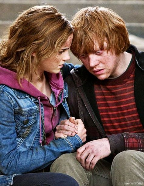 Ron Weasley & Hermione Granger in "Harry Potter and the Deathly Hallows: Part 2" Ron E Hermione, Harry Potter Ron And Hermione, Ron Weasley Hermione Granger, Ron And Harry, Ronald Weasley, Harry Potter Ron, Images Harry Potter, Harry Potter Ships, Ron And Hermione