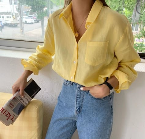 Yellow Shirt Work Outfit, Yellow Collared Shirt Outfit, Yellow Button Down Shirt Outfit Women, Classy Yellow Outfit, Yellow Shirt Outfit Women Casual, Yellow Shirt Outfit Women, Yellow Button Up Shirt Outfit, Yellow Work Outfit, Yellow Ootd