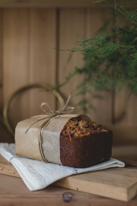 Thoughtful Gift : Baked Banana Bread Recipe | Laine and Layne Bread Loaf Photography, Banana Bread Photo, Fresh Baked Bread Aesthetic, Banana Bread Gift Ideas Packaging, Cake Hampers Ideas, Baked Goods Photography, Pastry Photography Ideas, Banana Bread Packaging Ideas, Christmas Bread Gift