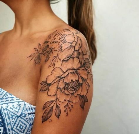 Brown Women Tattoos, Women Shoulder Sleeve Tattoo Ideas, Women Front Shoulder Tattoo, Tattoos With Hibiscus Flowers, Women Flower Shoulder Tattoo, Lotus Flower Shoulder Tattoo For Women, Peony Shoulder Tattoos For Women, Women’s Shoulder Tattoo Ideas, Tatoos Woman Shoulder