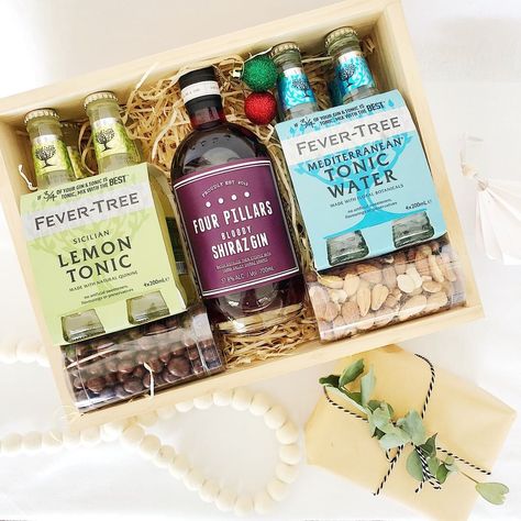 Gin Hamper, Gin And Tonic, Christmas Presents, Gin, Packaging, Christmas Gifts, Birthday, Christmas, Gifts