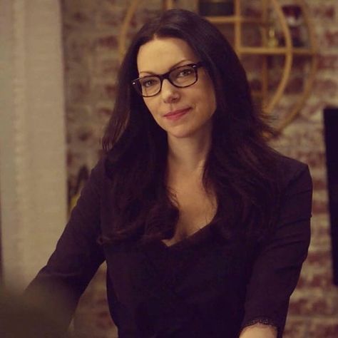 😍🔥😏@lauraprepon #lauraprepon #alexvause #oitnb #orangeisthenewblack #laylor #vauseman #taylorschilling #sorrynotsorry #season7 #actress… Alex And Piper, Alex Vause, Taylor Schilling, Laura Prepon, Middle Aged Women, Lauren Jauregui, Wearing Glasses, Orange Is The New Black, Manado