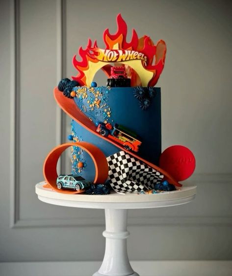 Hot Wheels Themed Birthday Party, Bolo Hot Wheels, Wheels Cake, Cars Theme Cake, Hot Wheels Cake, Race Car Cakes, Wheel Cake, Cake Designs For Kids, Hotwheels Birthday Party