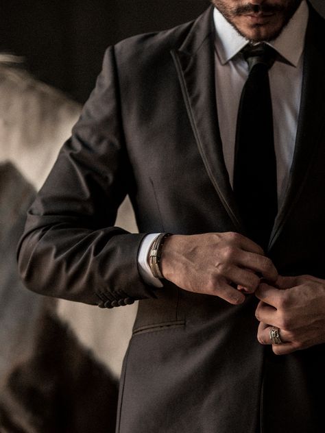 Desired by many and attained by few. A bold Italian Men’s Jewelry brand that follows no fads, no trends or fashion, and makes a powerful statement. SAURO - We Stand Apart™ Suit Aesthetic, Italian Aesthetic, Black Suit Men, Men Aesthetic, Gentleman Aesthetic, Classy Suits, Aesthetic Outfits Men, Royal King, Suit Men