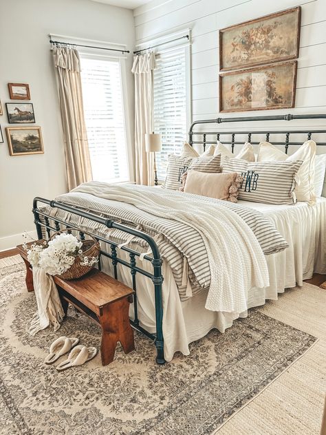 French Farmhouse Bedroom, Farmhouse Guest Bedroom, Benny Goodman, Cottage Bedroom, Country Bedroom, Farmhouse Bedroom Decor, Spare Bedroom, Bedroom Refresh, Farmhouse Bedroom