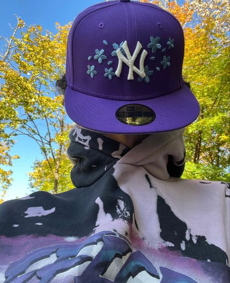 New York Cap Outfit, Fall Weather Outfits, New York Cap, Custom Fitted Hats, Swag Hats, Streetwear Hats, Outfits New York, Dope Hats, Drippy Outfit