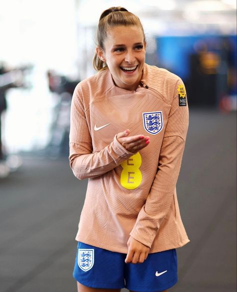 Lionesses Football Wallpaper, Leah Williamson Euro 2022, Leah Williamson Sleeping, Ella Toone, Lionesses Football, England Women’s Football, Soccer Girlfriend, Female Soccer, England Ladies Football