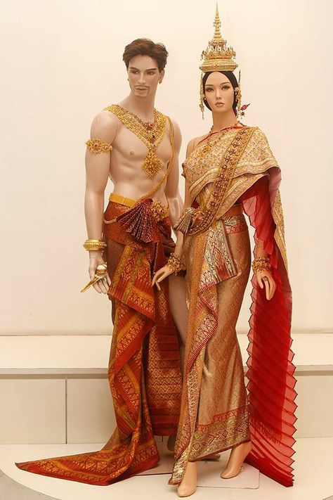 ชุดไทย Queen Of Thailand, Cambodian Traditional Clothing Men, Thailand Clothes, Thai Traditional Clothing, Thailand Costume, Thailand Traditional, Sejarah Asia, Thailand Dress, Cambodian Dress