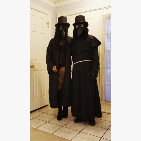 Scary couples costume, sexy costume, plague doctor, unique, couples costume ideas Plague Doctor And Nurse Costume, Plague Doctor Couple Costume, Scary Doctor Costume, Plague Doctor Costume Women, Scary Couple Costume, Plague Doctor Couple, Theater Bizarre, Plague Doctor Halloween Costume, Doctor Couple