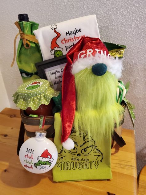 2020 Grinch basket. Booze inside Grinch bag, handmade Grinch gnome, green guacamole chips with salsa, 2 hand towels, grinch framed saying, 2020 grinch ornament, toilet paper, hand sanitizer, and grinch quote with green candycanes. Grinch Theme Gift Basket, The Grinch Gift Basket, Grinch Christmas Basket, Grinch Gift Basket Ideas, Grinch Basket Ideas, Grinch Gift Basket, Gnome Gift Basket, Green Themed Gift Baskets, Grinch Recipes