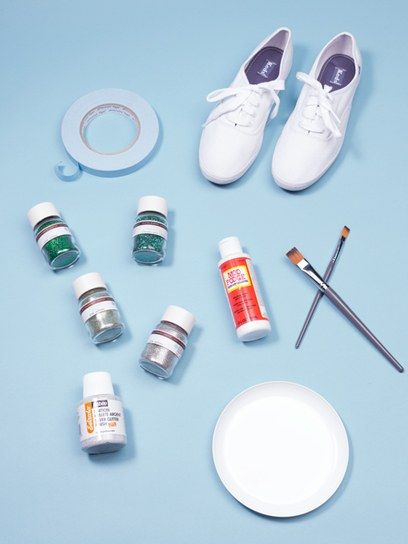 DIY Glitter Sneakers Diy Glitter Sneakers, Diy Glitter Shoes, Plain White Sneakers, Painted Shoes Diy, Diy Ombre, Ombre Glitter, Diy Glitter, Sparkly Shoes, Shoes Diy