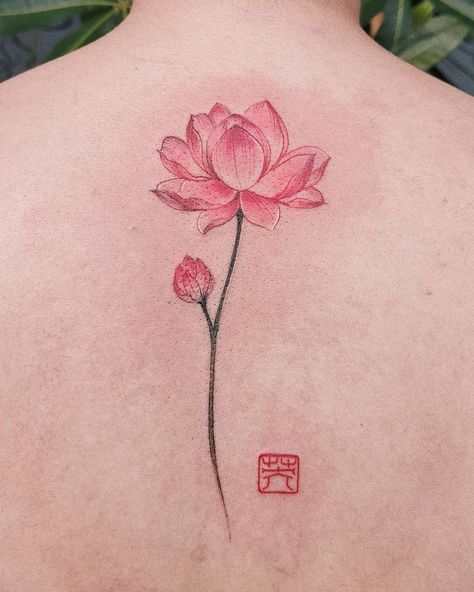 Red Lotus Tattoo, Tattoo Koi Fish, Full Back Tattoo, Tattoo Koi, Red Flower Tattoos, Traditional Japanese Tattoo, Tattoo Sites, Lotus Tattoo Design, Flower Tattoo Back