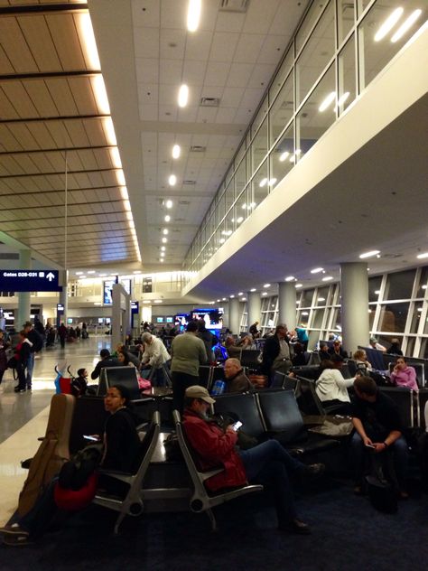 DFW terminal D Interior waiting area, they have organized the layout in a very special way that creates privacy and areas ... Airport Waiting Area Aesthetic, Airport Waiting Area, Dallas Airport, Paris Airport, Airport Pictures, Airport Terminal, Episode Backgrounds, Exo Lockscreen, Airports Terminal