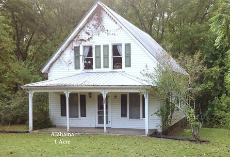 Under $100K Sunday - c.1890 Alabama Farmhouse For Sale on 1 Acre Under $90K Alabama Farmhouse, 1880s Farmhouse, 1800 Farmhouse, Old Farmhouses, Southern Farmhouse, Dream Life House, Old Farm Houses, Kitchen Cupboard, Urban Life