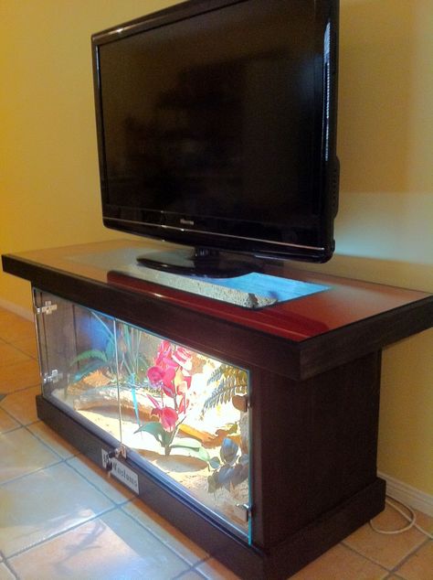 Diy Bearded Dragon Enclosure, Bearded Dragon Diy, Bearded Dragon Enclosure, Turtle Aquarium, Snake Enclosure, Bearded Dragon Habitat, Animal Enclosures, Baby Bearded Dragon, Snake Tank